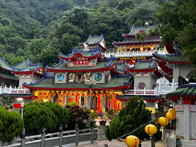 南投埔里寶湖宮天地堂地母廟壯麗宮殿建築