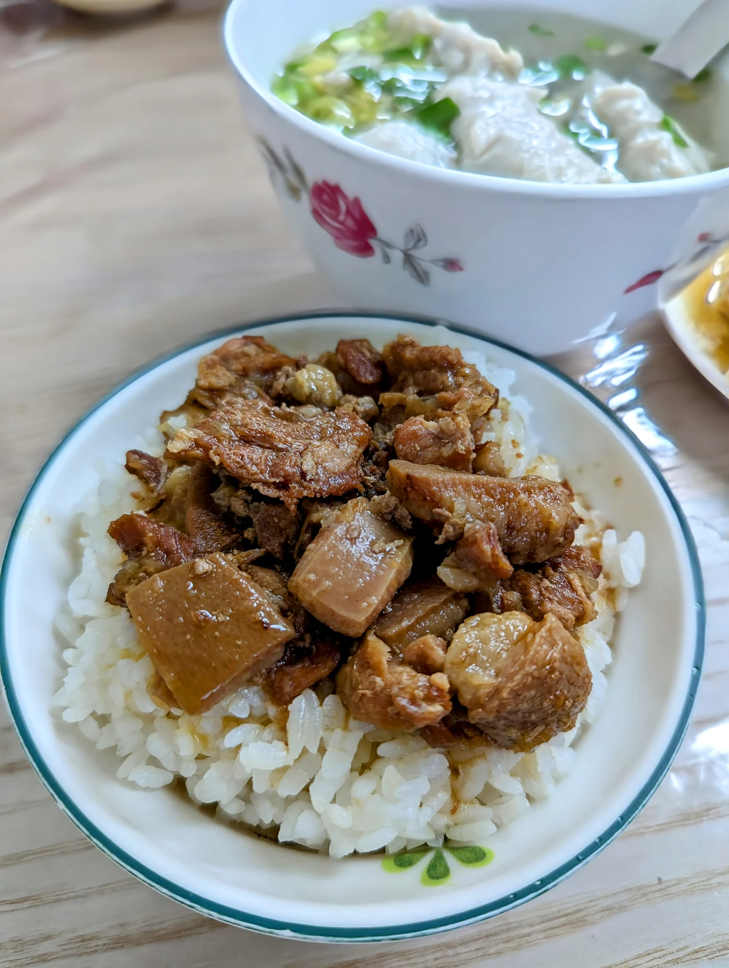 高雄苓雅吉甫虱目魚丸店肉燥飯